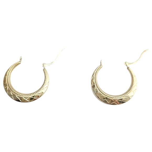 10K Yellow Gold Patterned Hoop Earrings #21110 - Picture 3 of 6